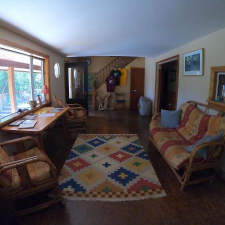 Up The Creek Backpacker'S Lodge Roberts Creek Exteriör bild
