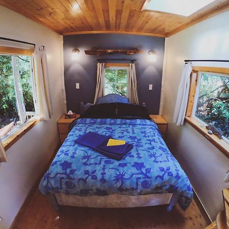 Up The Creek Backpacker'S Lodge Roberts Creek Exteriör bild