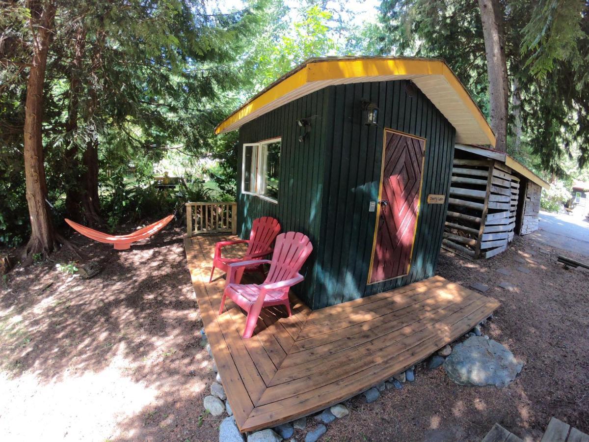 Up The Creek Backpacker'S Lodge Roberts Creek Exteriör bild