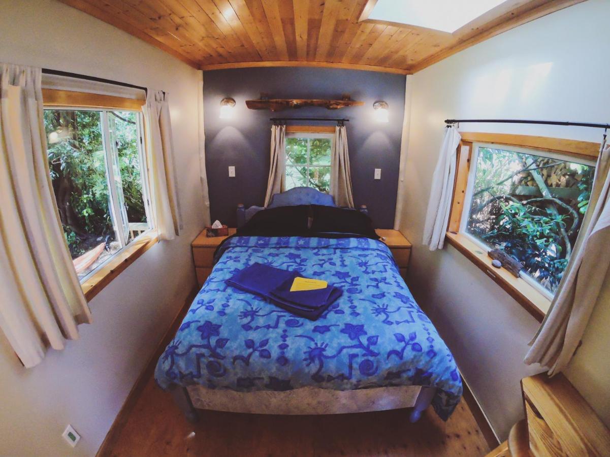 Up The Creek Backpacker'S Lodge Roberts Creek Exteriör bild