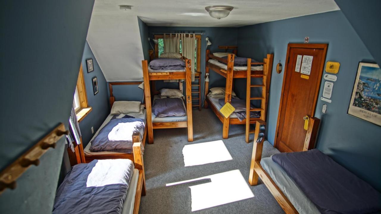 Up The Creek Backpacker'S Lodge Roberts Creek Exteriör bild